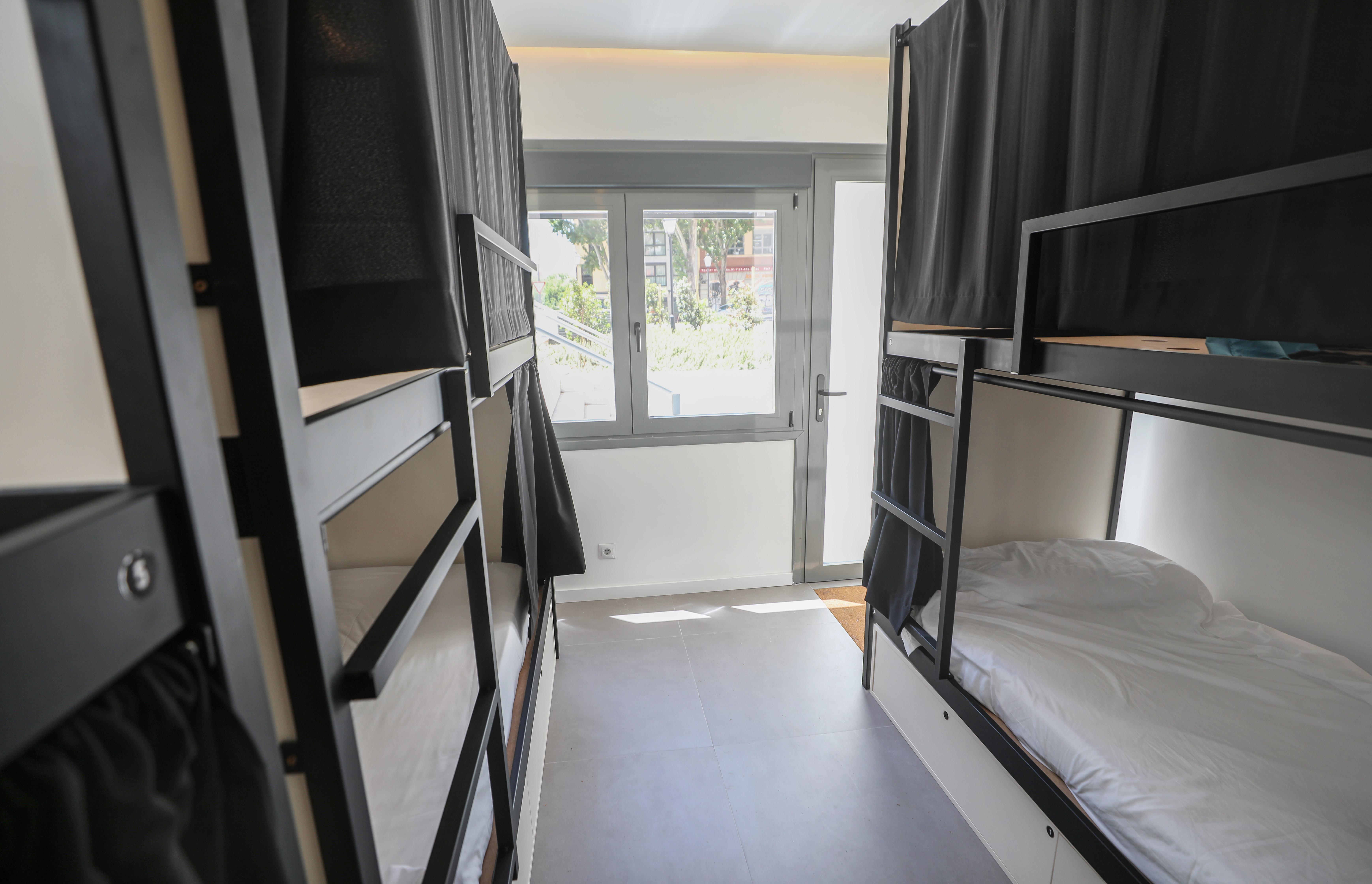 Myd La Latina Hostal *
